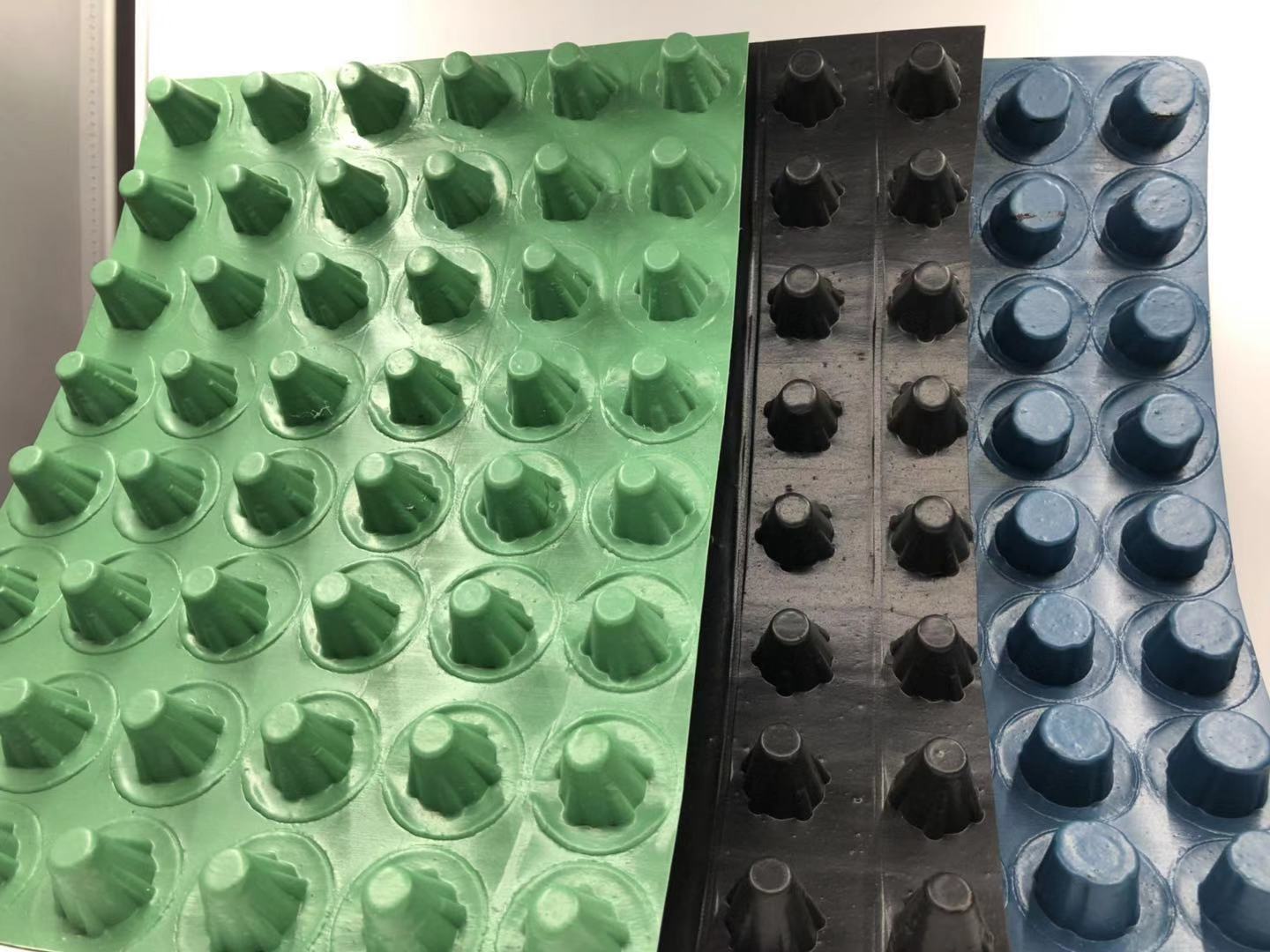 山東覆布排水板生產(chǎn)廠家-熱線電話