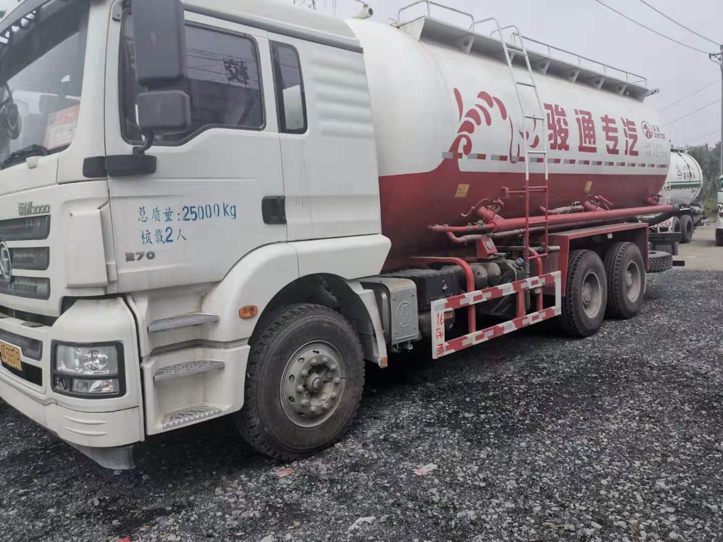 零公里庫(kù)存德龍砂漿罐車(chē)*出售