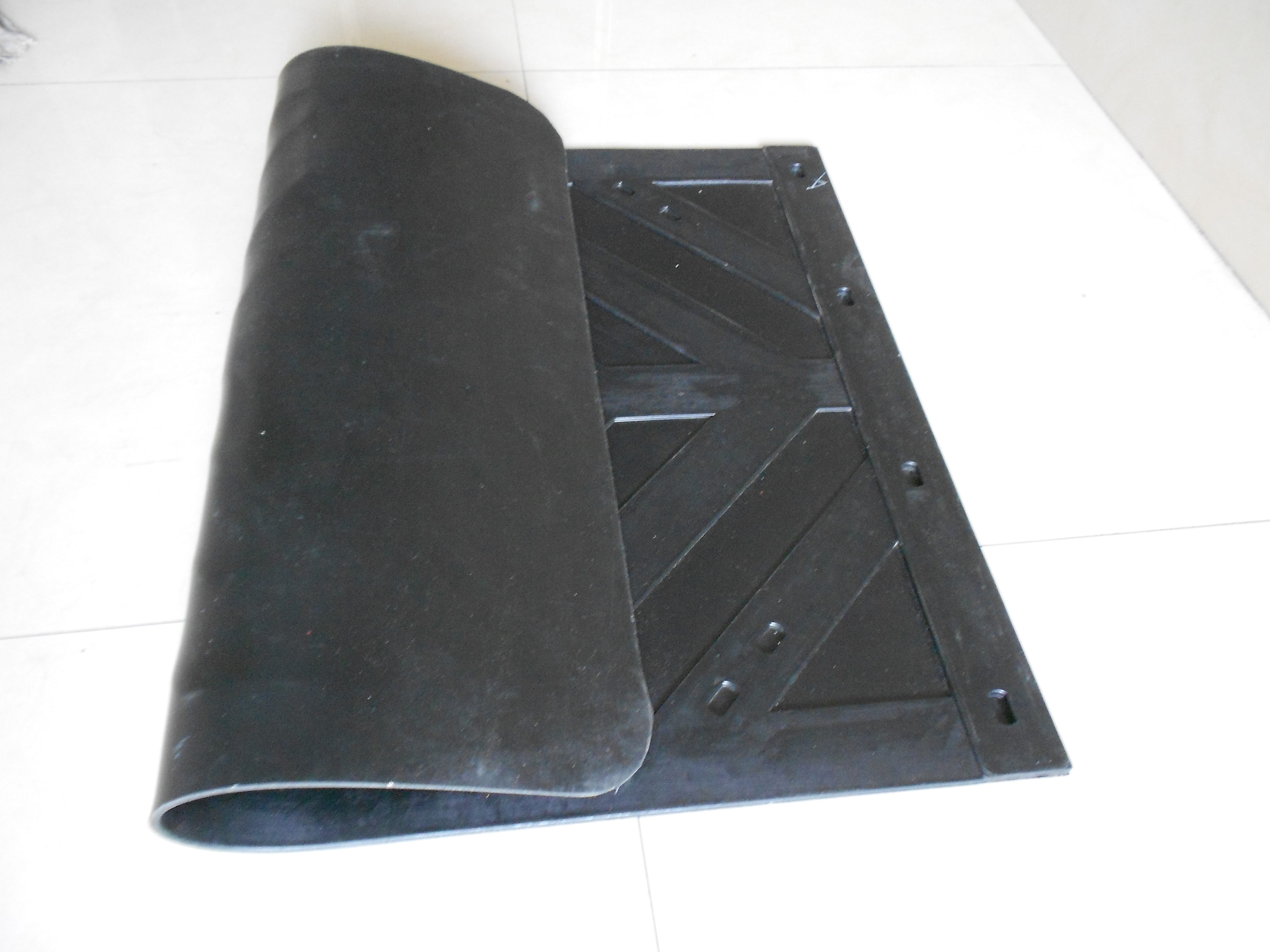 24*24汽車擋泥板 橡膠擋泥板 24*24橡膠擋泥板 橡膠制品