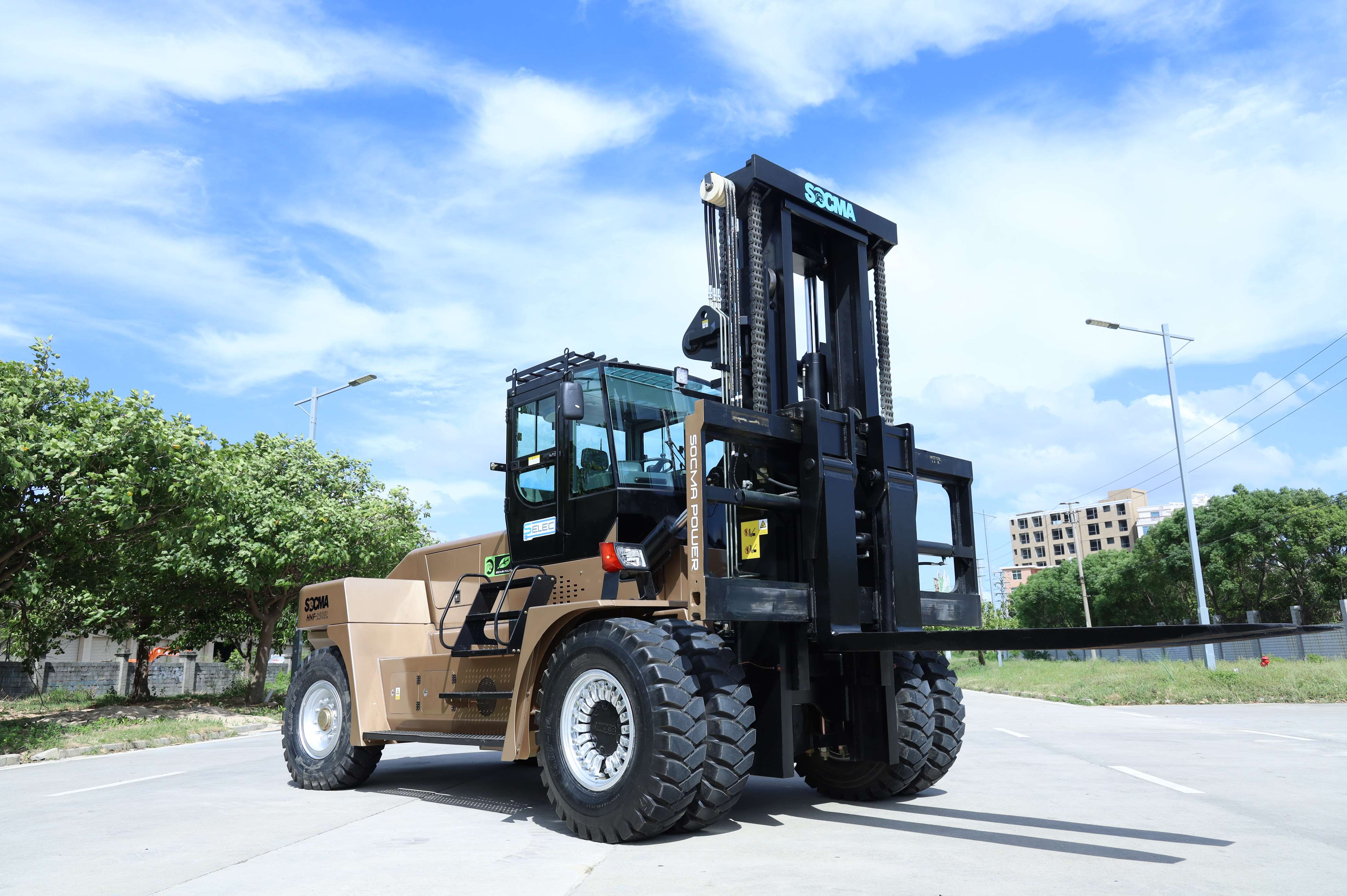 25噸純電動(dòng)重型叉車  華南重工25噸純電動(dòng)重型叉車廠家直銷   華南重工25噸純電動(dòng)重型叉車價(jià)格