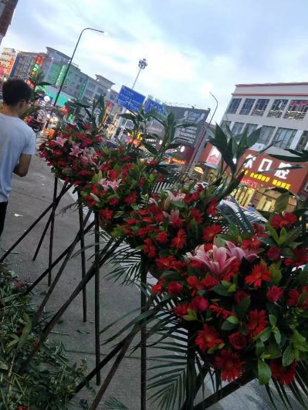 開業(yè)禮儀花供應(yīng)商 店鋪開業(yè)、工廠慶典、提供蜜桃雪山花、玫瑰卡羅拉花籃