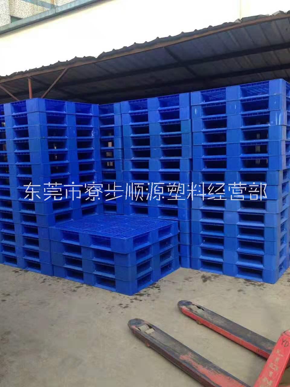 東莞卡板長(zhǎng)期出售二手塑膠卡板田字塑料托盤