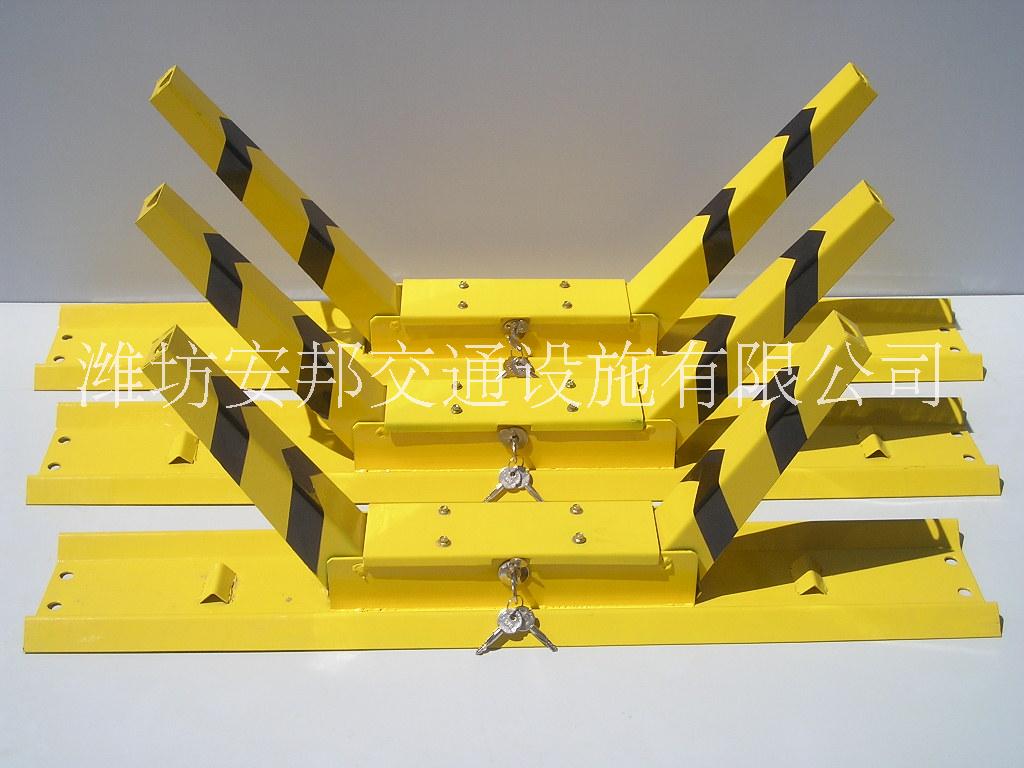 供應(yīng)濰坊手動K型車位鎖地鎖地樁鎖