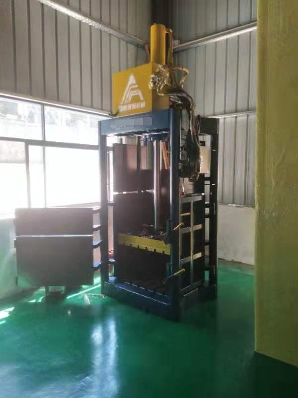 廣東東莞打包機廠現(xiàn)貨四開門自動翻包立式廢紙打包機 廢品站移動式廢品廢料液壓打包機