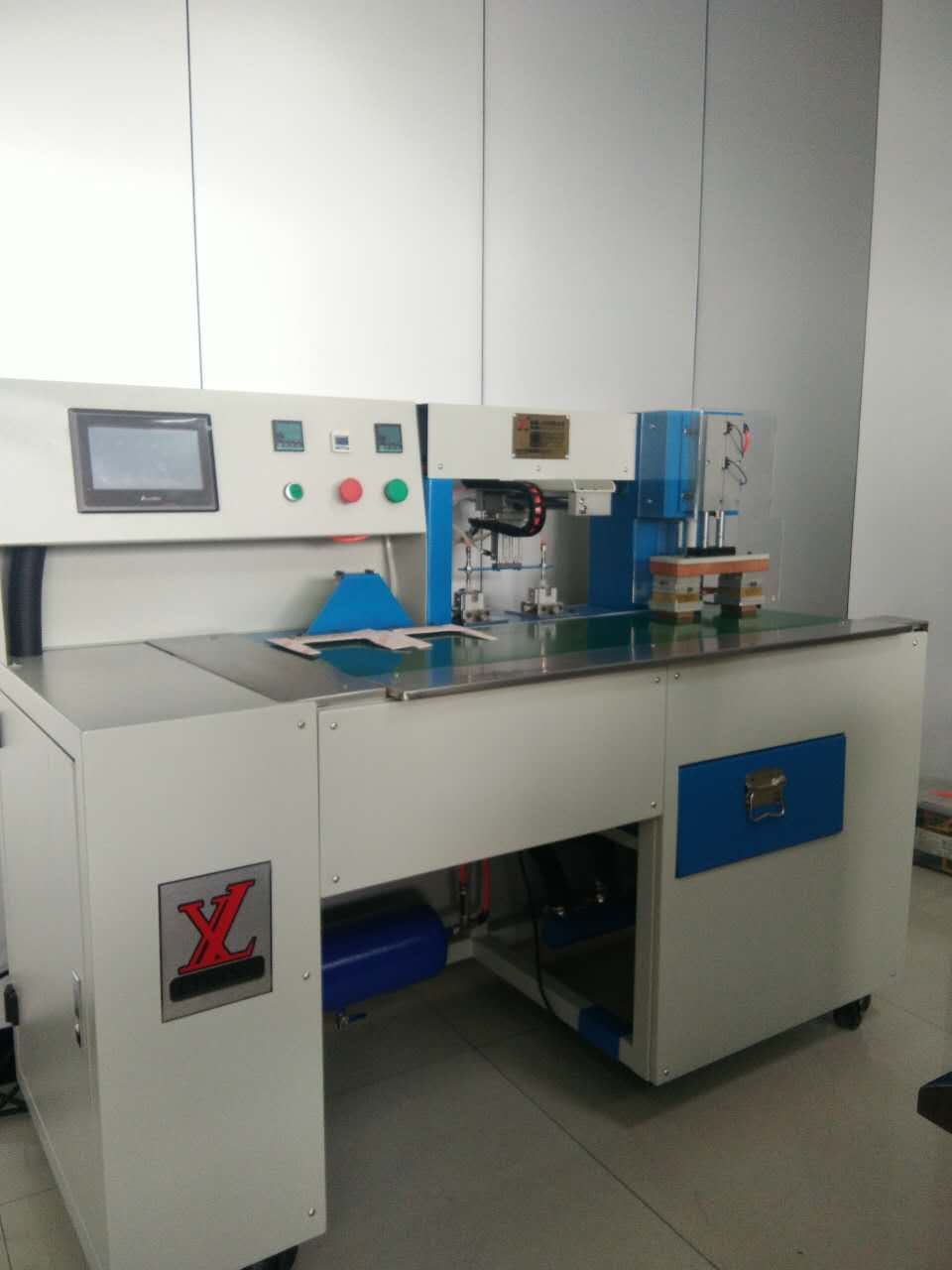 自動化鞋機(jī)設(shè)備流水式雙頭燙商標(biāo)機(jī)制鞋鞋機(jī)