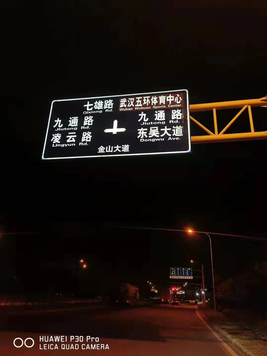深圳專業(yè)訂做LED背光源自發(fā)光交通標志牌的廠家
