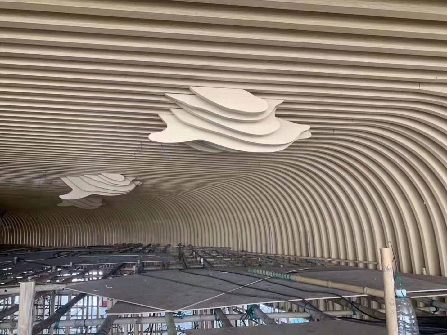 弧形鋁方通定制-木紋圓弧形鋁方通