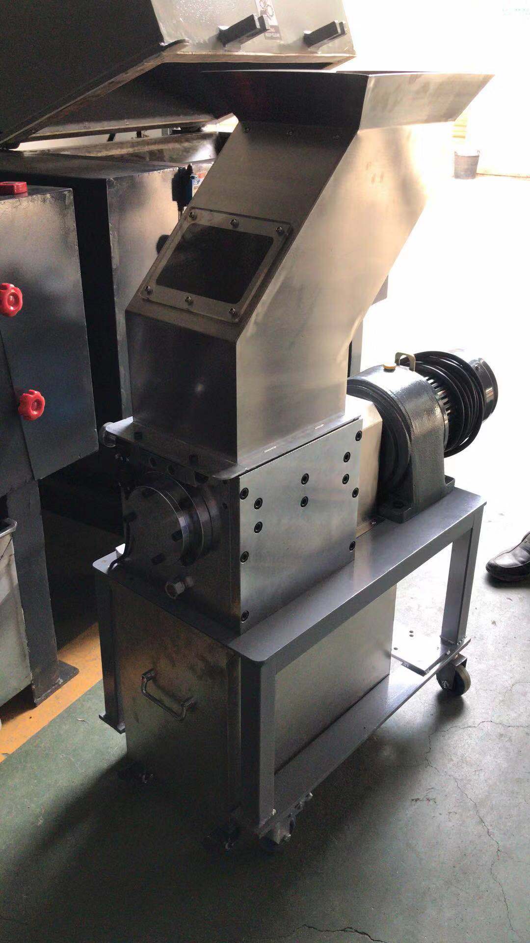 機(jī)邊回收慢速粉碎機(jī)廣州慢速機(jī)邊粉碎機(jī)廠家現(xiàn)貨直銷