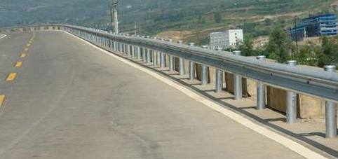 農(nóng)村高速波形護欄板|防撞二三欄板