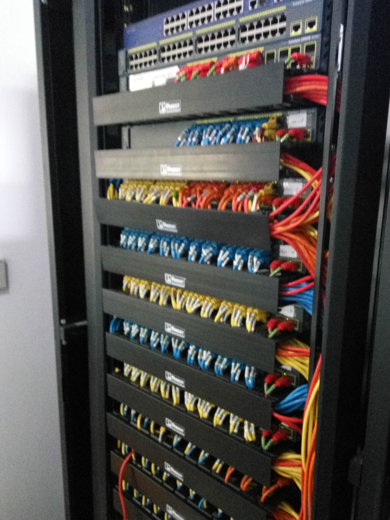 東莞別墅網(wǎng)絡布線,塘廈鳳崗鎮(zhèn)攝像頭安裝,清溪黃江光纖光纖布線施工