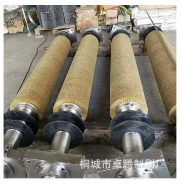 桐城市鋼絲輥批發(fā) 鋼絲毛刷輥價格 工廠直銷纏繞式鋼絲毛刷輥