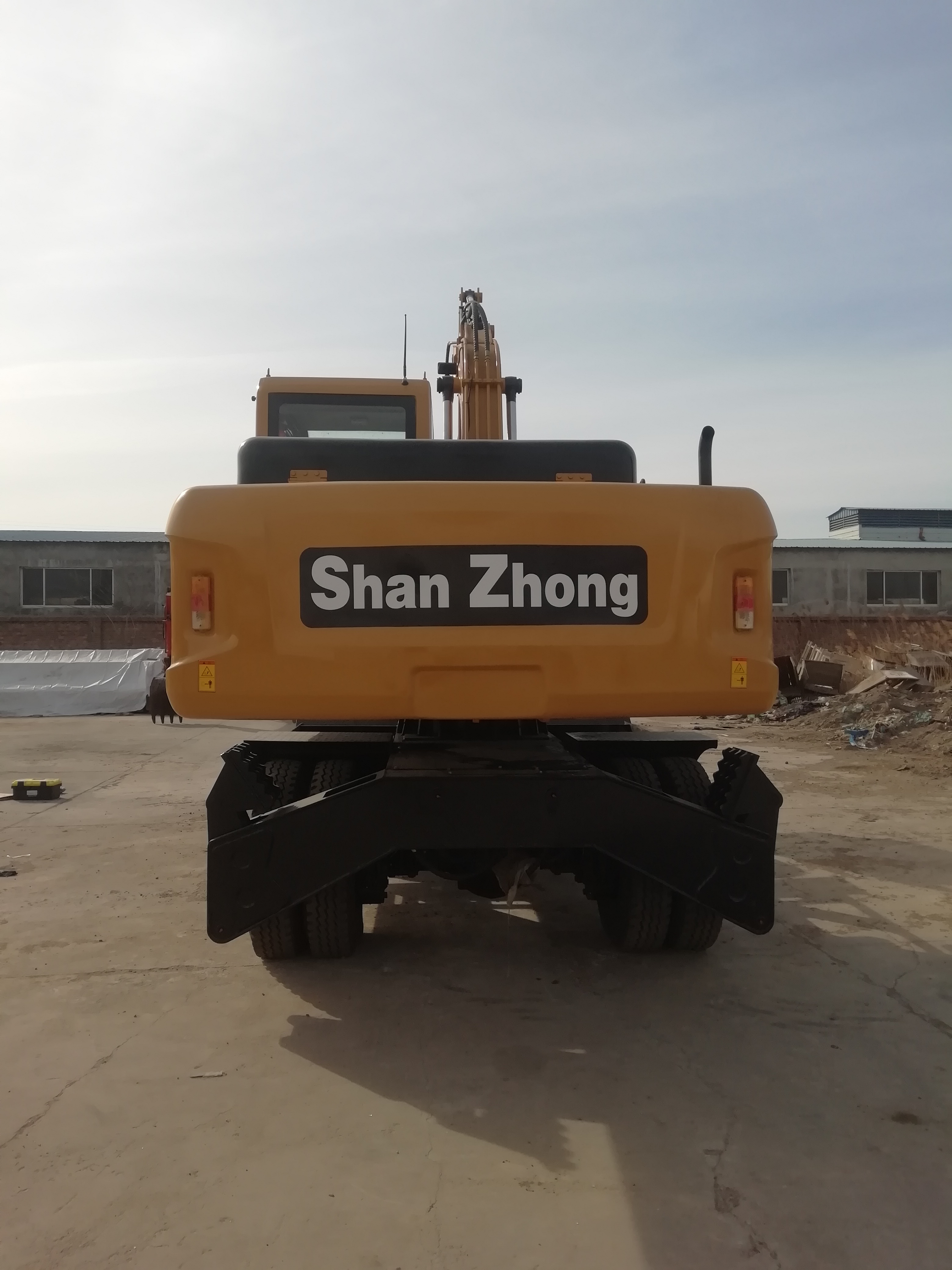 山東省銷(xiāo)售山重輪式150全進(jìn)口配置挖掘機(jī)