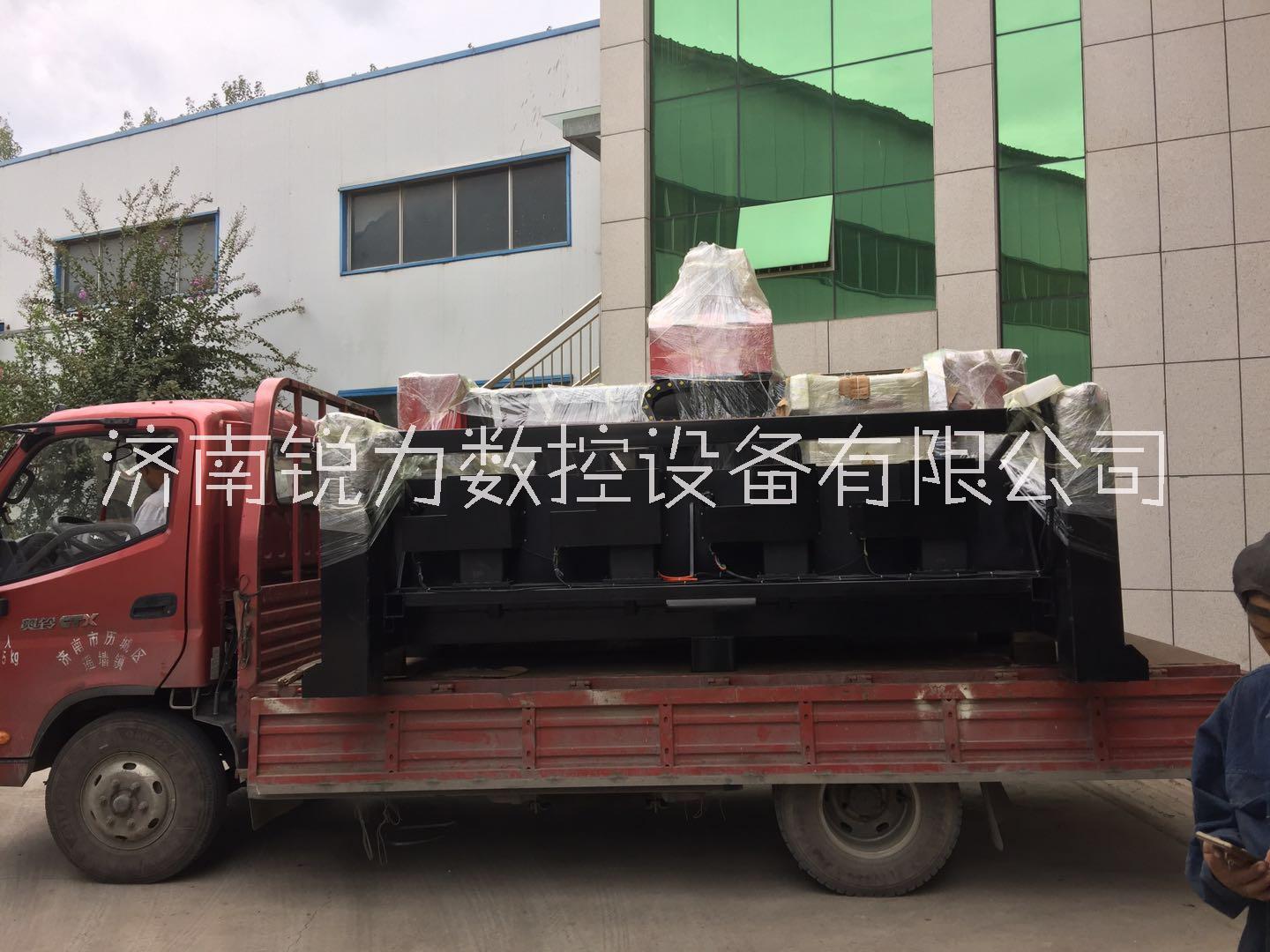 2520一拖四羅馬柱頭雕刻機 多頭立體石材雕刻機 遼寧四軸立體龍柱羅馬柱頭雕刻機