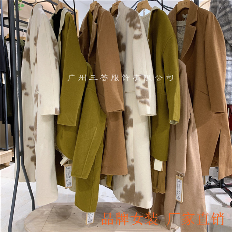 深圳原創(chuàng)設計師品牌和言棉麻休閑女裝貨源專柜撤柜尾貨大碼女裝