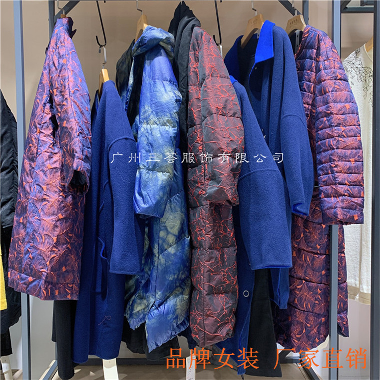 深圳原創(chuàng)設計師品牌和言棉麻休閑女裝貨源專柜撤柜尾貨大碼女裝