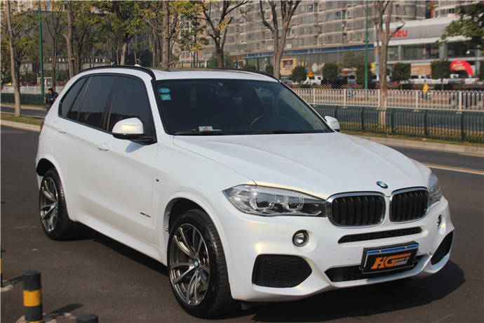 長(zhǎng)沙改色膜實(shí)體施工店 寶馬X5貝殼白魅金 湖南汽車(chē)改色貼膜 進(jìn)口改色膜 車(chē)身保護(hù)貼膜