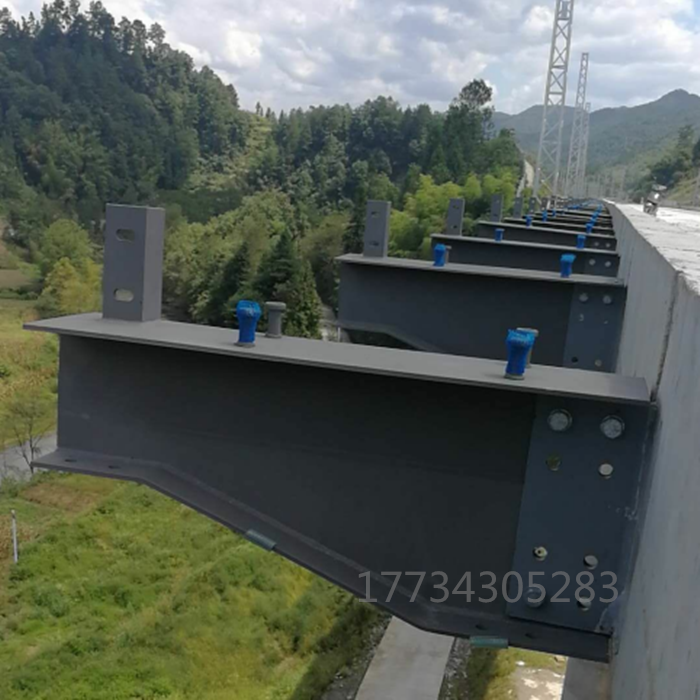 預制后張簡支T梁鋼橫梁人行道