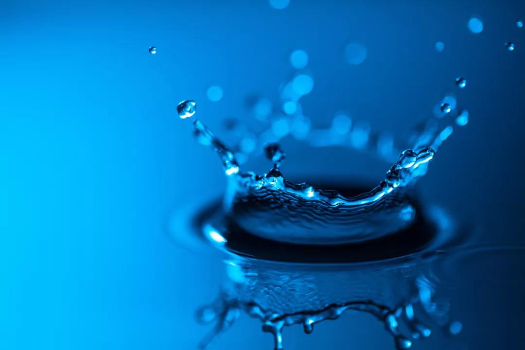 少喝瓶裝水！塑料污染很嚴重