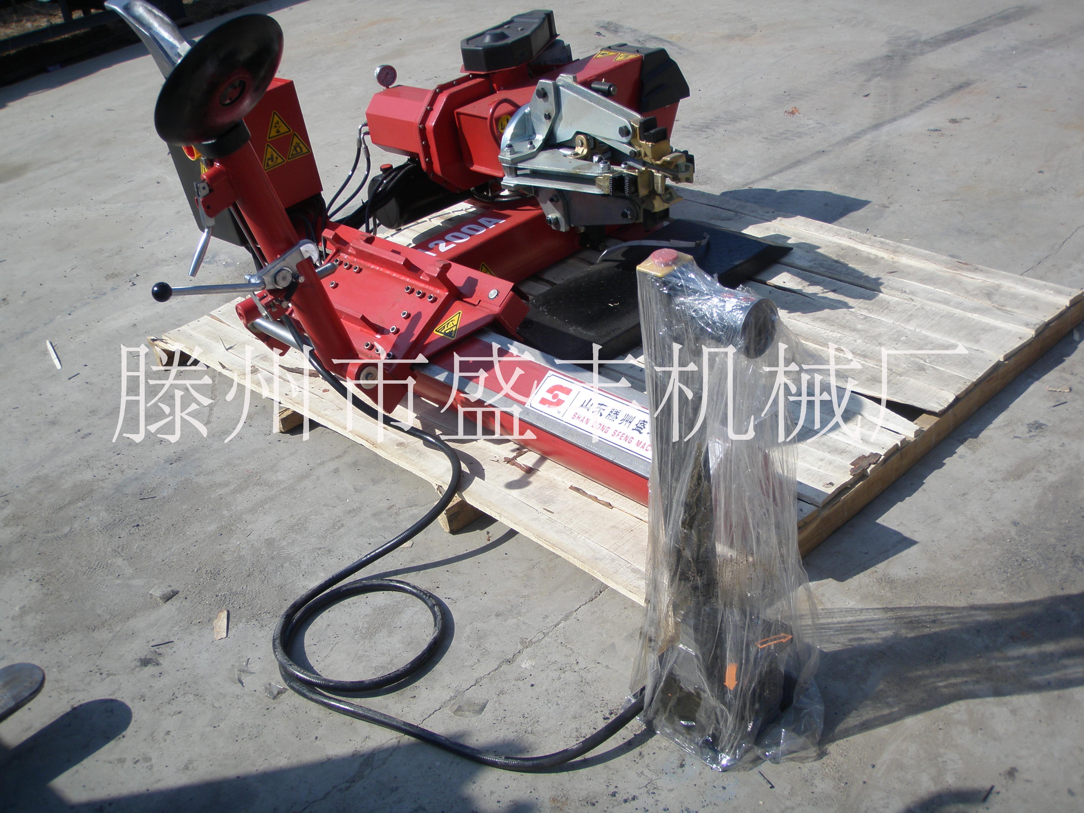 輪胎扒胎機(jī)，適用于卡車，大客車，盛豐機(jī)械廠供應(yīng)輪胎拆裝機(jī)