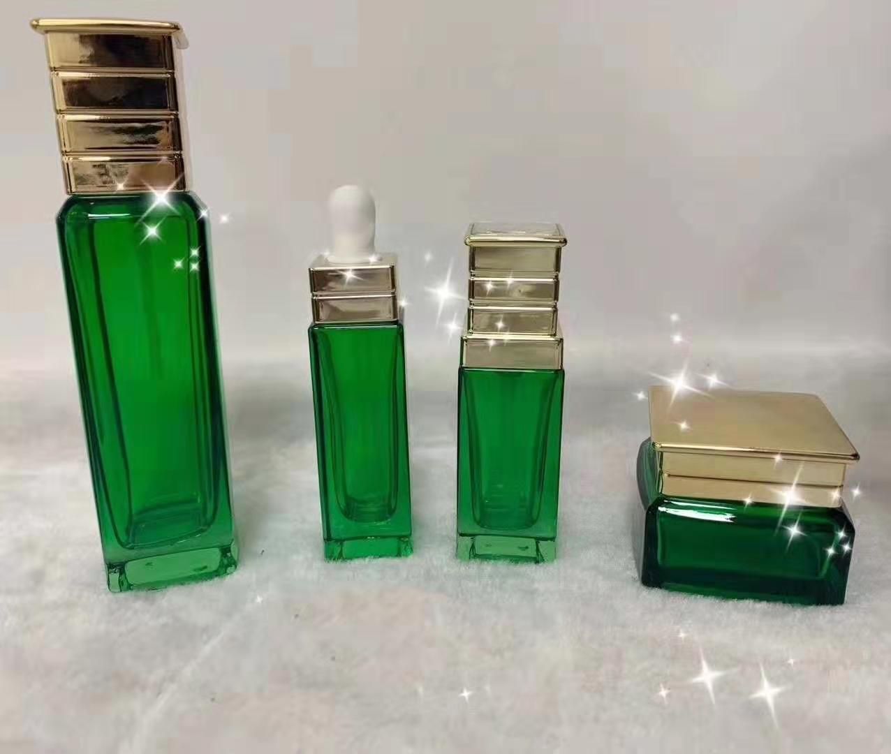 化妝品玻璃瓶廠家 專業(yè)生產(chǎn)廠家