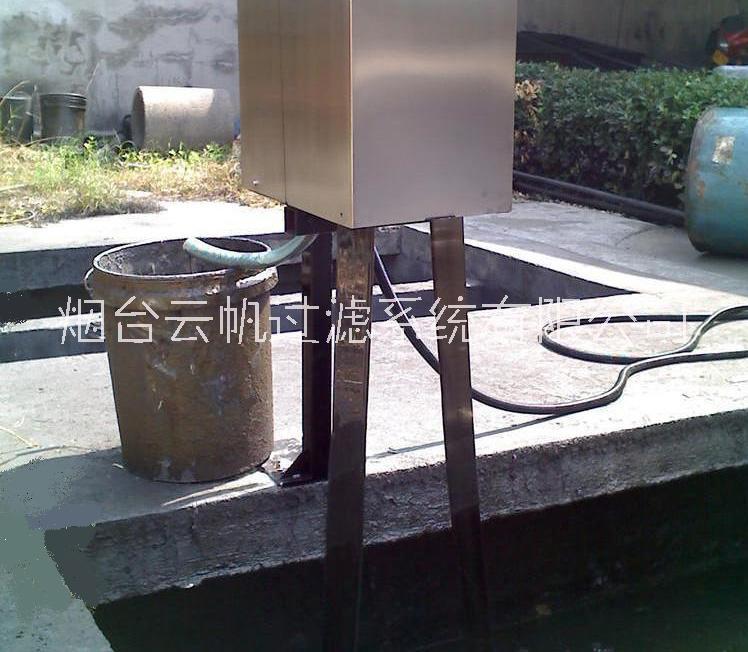 現(xiàn)場(chǎng)采用不銹鋼材質(zhì)撇油帶