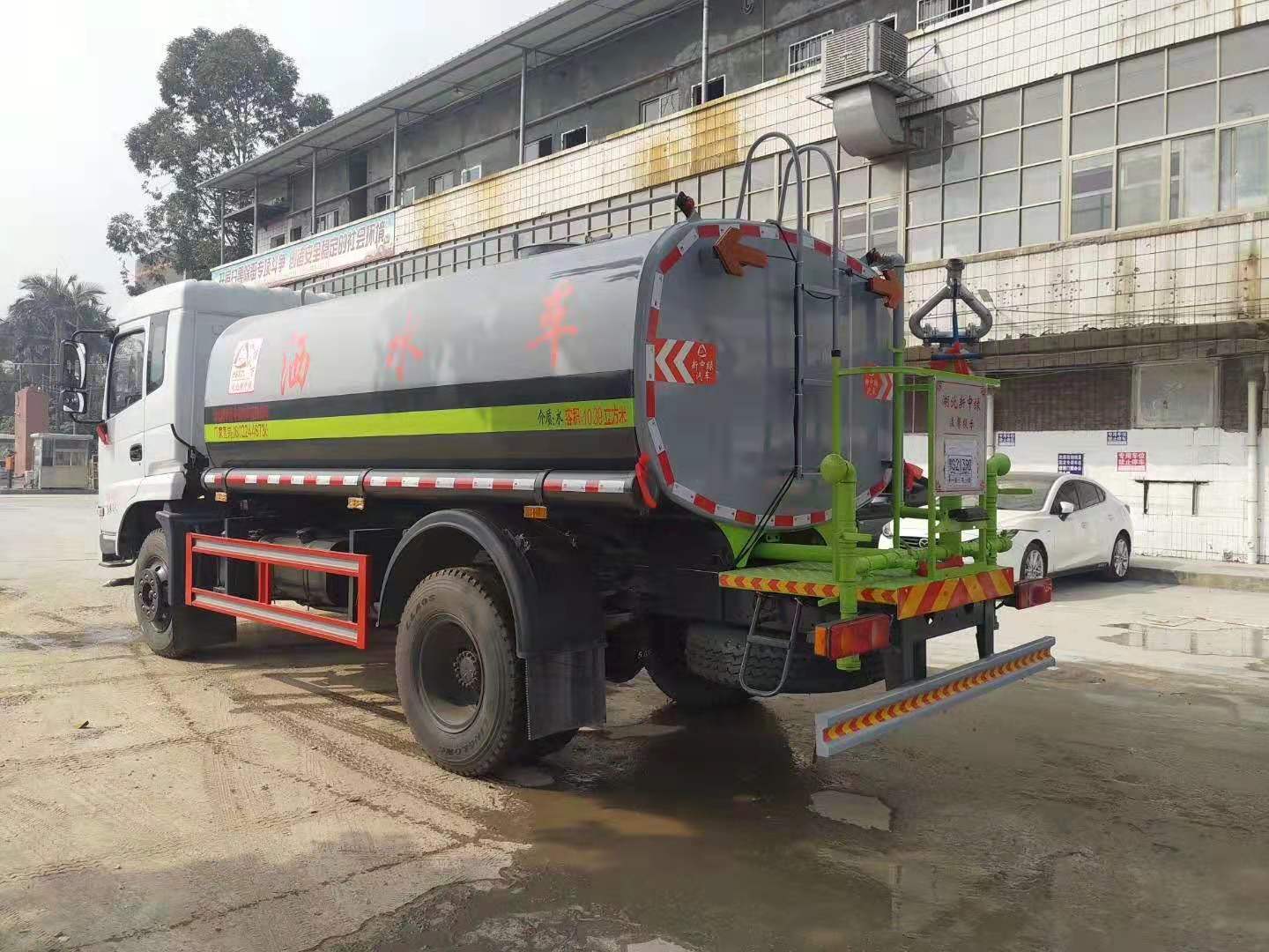 東莞灑水車專賣店藍(lán)牌5方灑水車