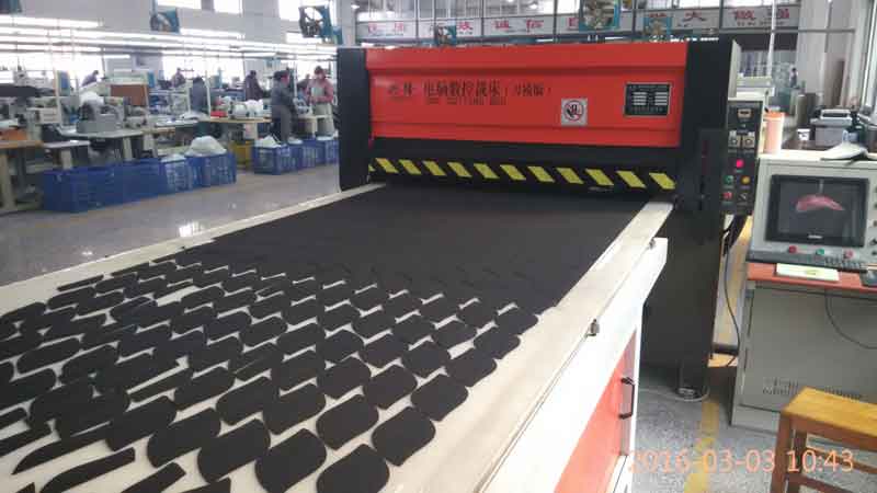 廣東東莞電腦數(shù)控裁床（刀模版）  興隆電腦數(shù)控裁床（刀模版）