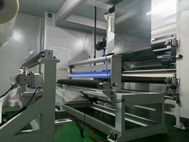 英國TOT卷材單面靜電除塵機、保護膜靜電粘塵機