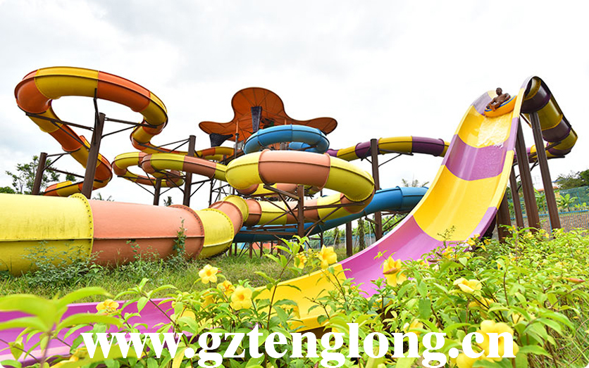 封閉螺旋滑梯玻璃滑道水上樂園設備