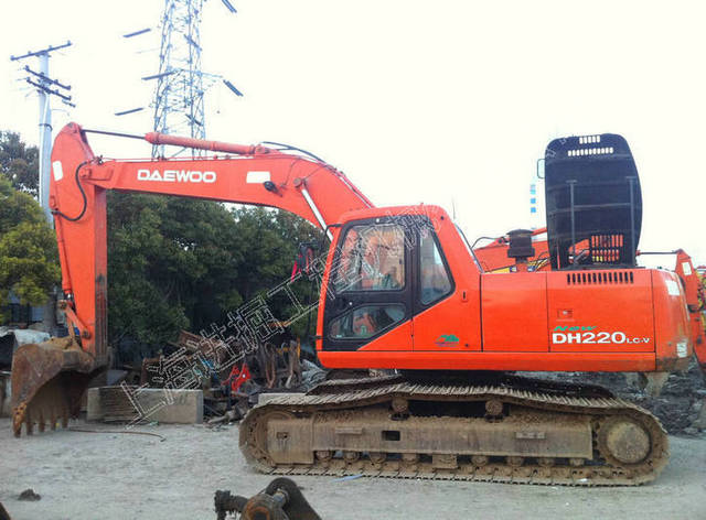 二手中型挖掘機(jī) 上海二手挖掘廠家 中型挖掘機(jī)直銷 咨詢電話