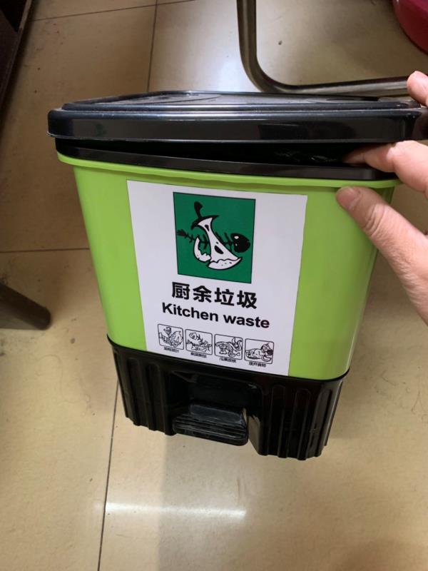 北京10升塑料方形垃圾桶批發(fā)、定做、廠價(jià)出售、熱銷【北京匯宏源翔園林景觀設(shè)計(jì)中心】