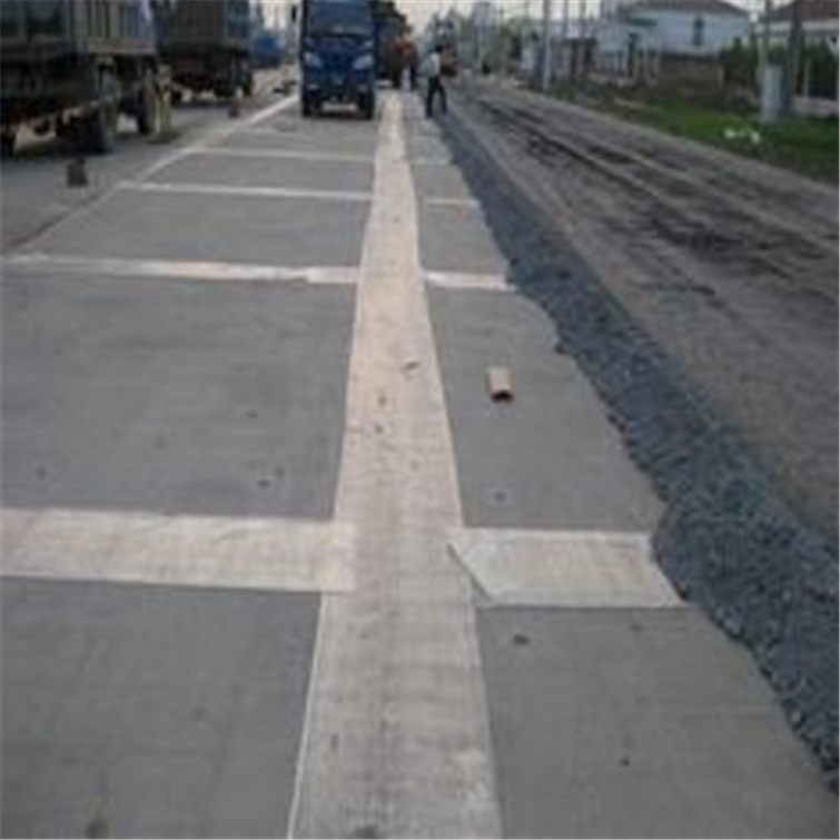 防裂貼生產(chǎn)廠家 供應(yīng)防裂貼 自粘式防裂貼道路白改黑材料