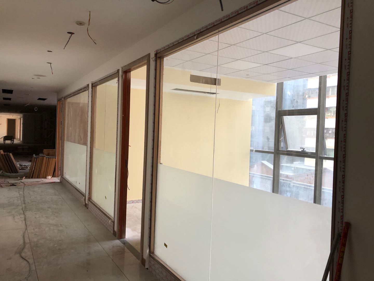 鋁合金單玻隔墻廠家設(shè)計(jì)熱線-廠家定制熱線-廠家熱銷-廠家批發(fā)價(jià)