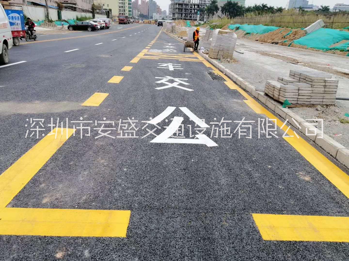 深圳工業(yè)區(qū)車(chē)位劃線施工廠家、城中村社區(qū)工作站消防劃線專(zhuān)業(yè)施工 瀝青路面施工消防通道劃線  消防通道劃線