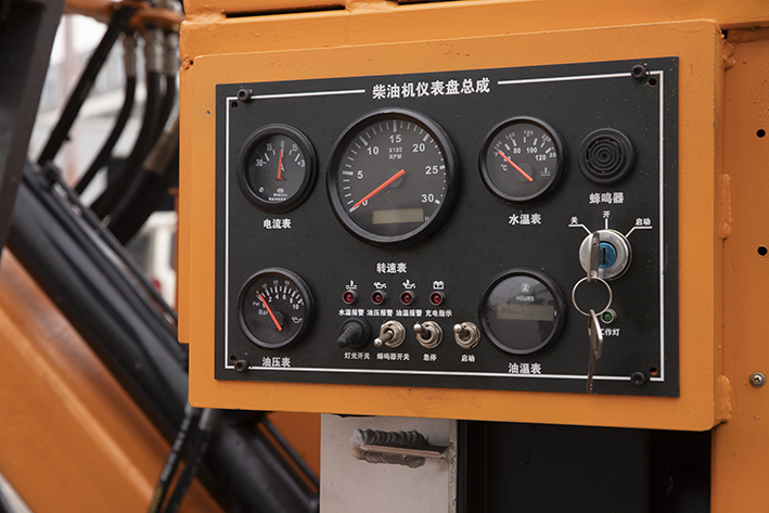 安徽履帶式潛孔鉆機(jī)一體式潛孔鉆機(jī)生產(chǎn)廠家 路基錨固鉆機(jī)液壓履帶式鉆機(jī)