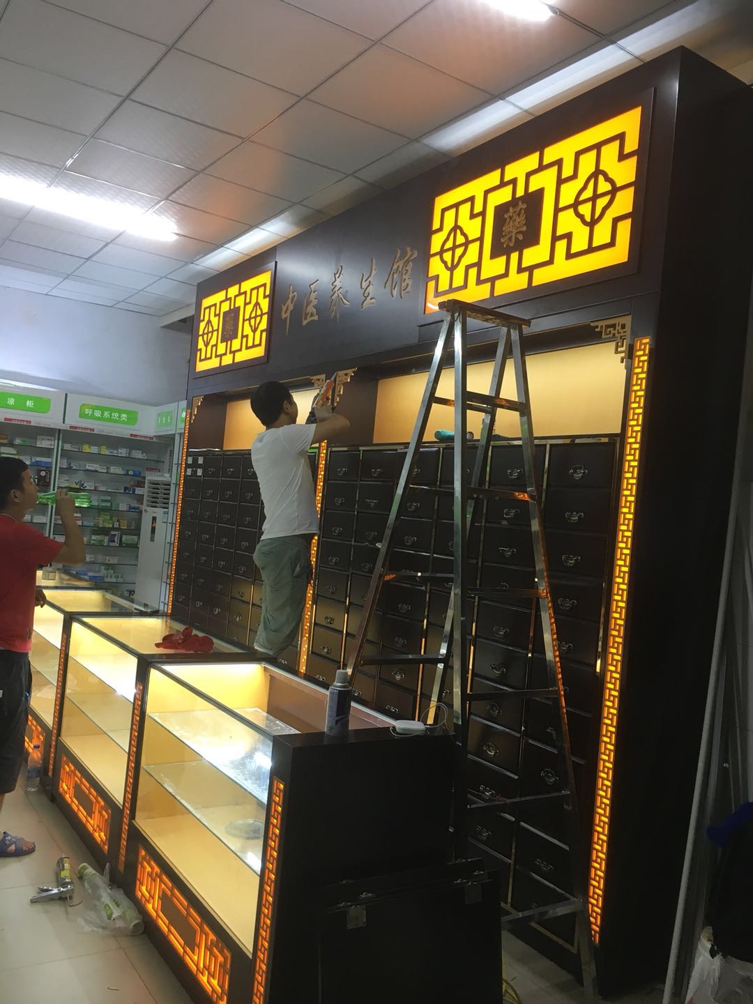 中藥柜，玻柜，坐診臺，收銀臺