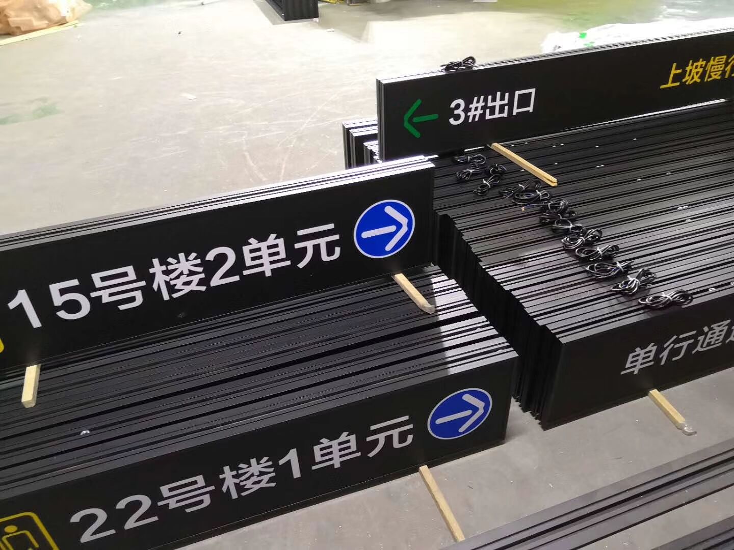 鋁板燈箱，不銹鋼材質(zhì)燈箱，鍍鋅材質(zhì)燈箱，燈箱廠(chǎng)家批發(fā)，
