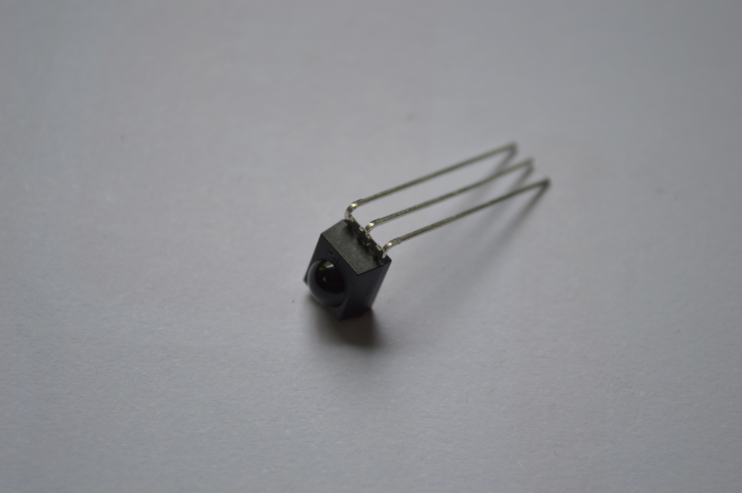 億光現(xiàn)貨連續(xù)解碼接收頭IRM3638J7