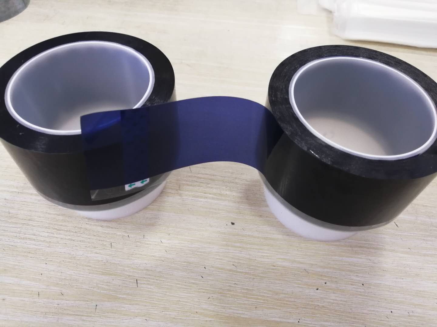 警示防靜電膠帶 防靜電網(wǎng)格膠帶 防靜*示膠帶 防靜電地板膠帶 白色警示防靜電膠帶