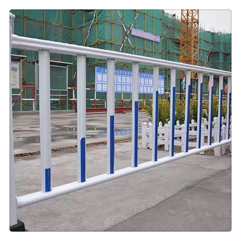 邢臺(tái)廠家公路京式護(hù)欄網(wǎng)廠家定制各種公路馬路防撞噴塑護(hù)欄網(wǎng)