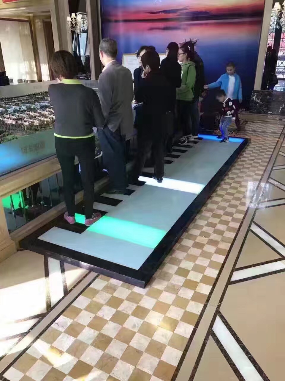 地板鋼琴出租出售道具供應商