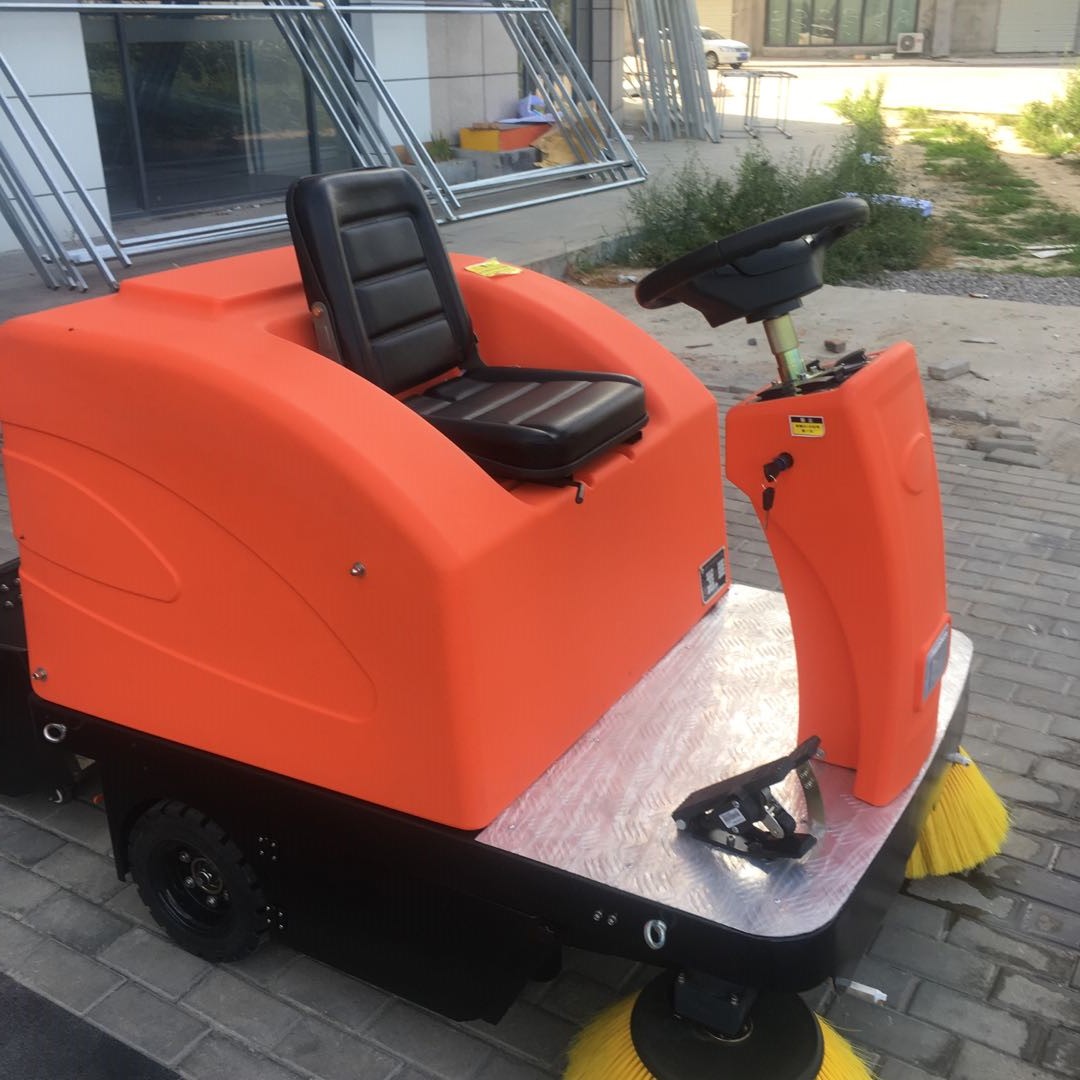 駕駛式掃地機(jī)工業(yè)工廠用電動(dòng)掃地車道路清掃車小區(qū)物業(yè)環(huán)衛(wèi)車