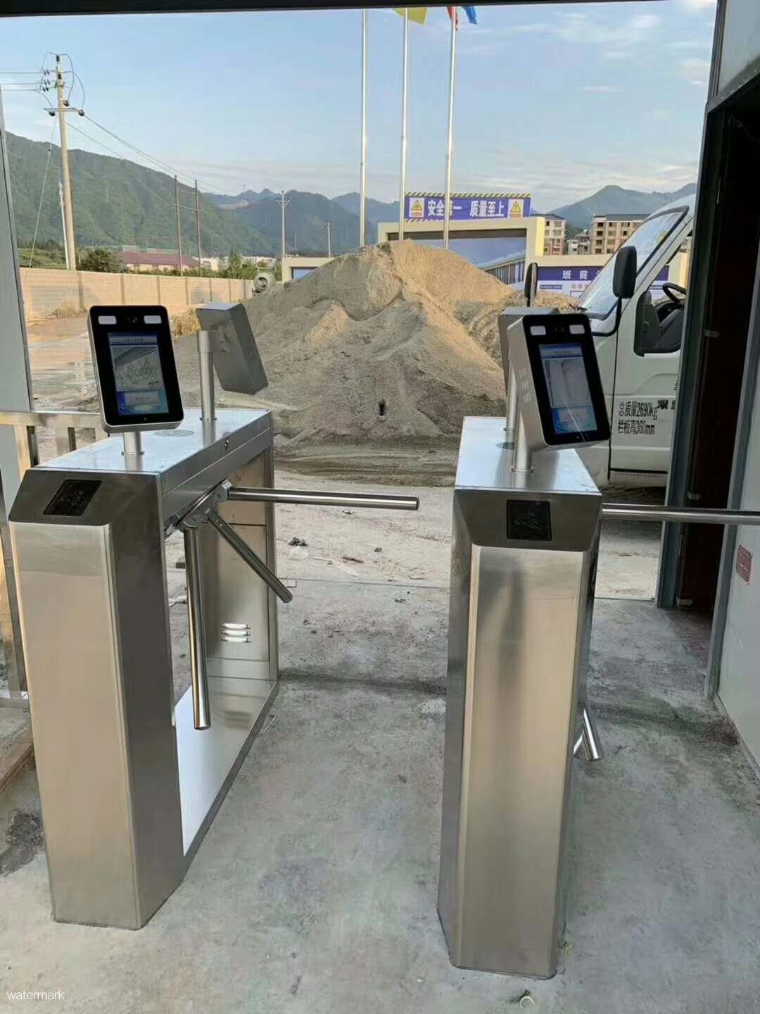 供應(yīng)三輥閘 人行通閘 門禁考勤管理閘機(jī) 智能出入口閘機(jī) 廠家優(yōu)惠