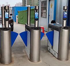 工地動(dòng)態(tài)人臉識(shí)別閘機(jī)刷臉門禁三輥閘擺閘防撞人行通道閘機(jī)翼閘門