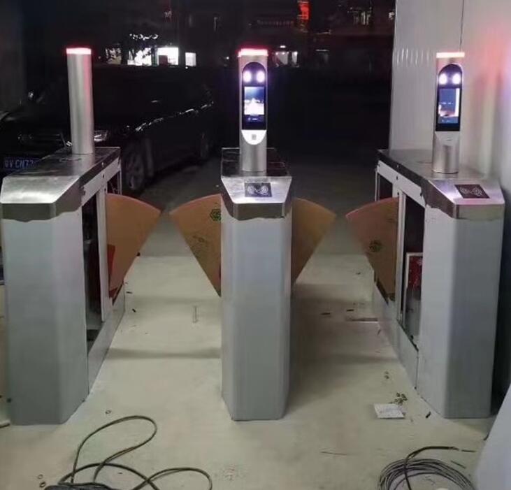 動(dòng)態(tài)人臉識(shí)別人行通道閘機(jī)三輥閘門禁系統(tǒng)擺閘翼閘小區(qū)工地速通門