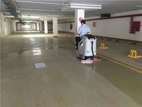 小區(qū)地庫(kù)保潔用性能好的柳州全自動(dòng)洗地機(jī)廠家報(bào)價(jià)