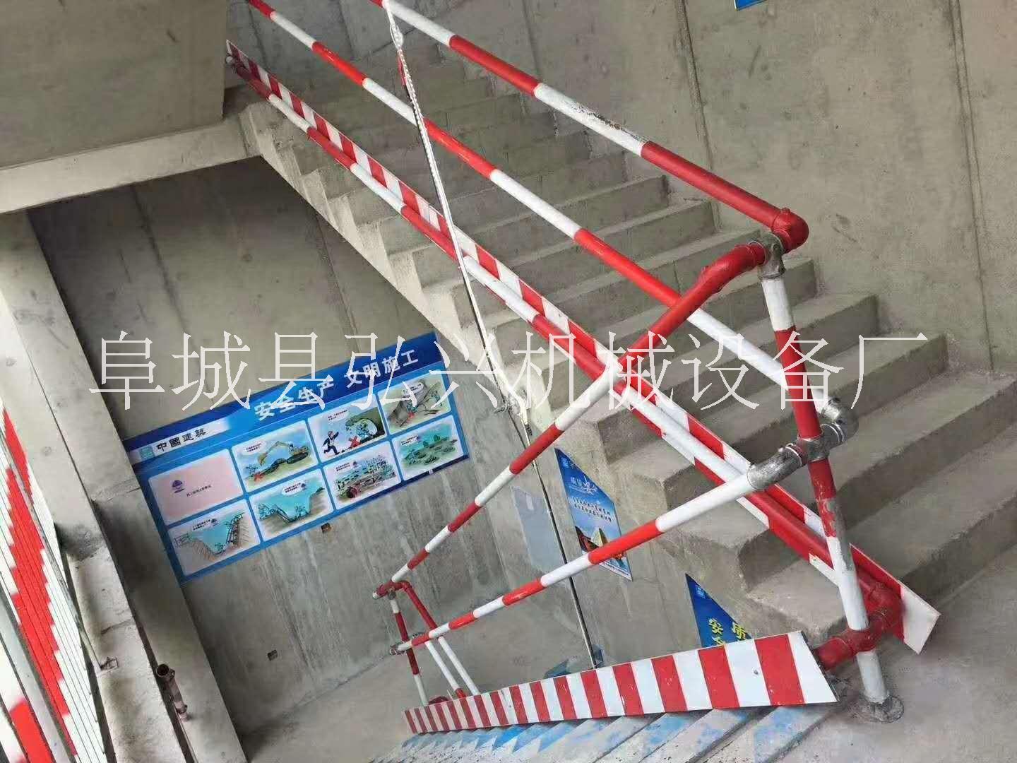 臨邊防護(hù)欄立桿 高墩安全梯籠 深基坑地鐵施工安全爬梯