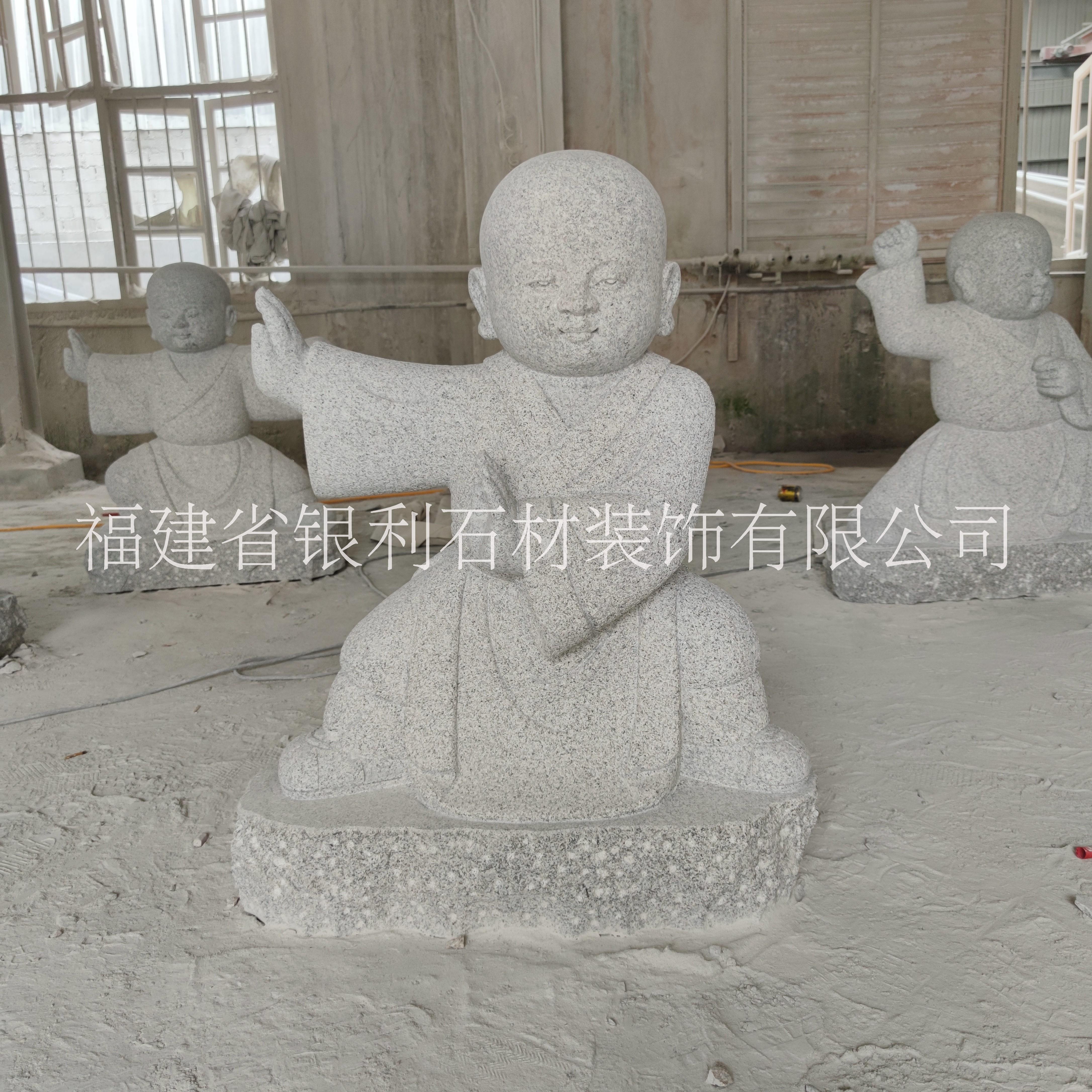 廠家直銷批發(fā)石雕小沙彌小童子石材招財童子雕刻園林景觀寺廟擺件 石雕小和尚小沙彌