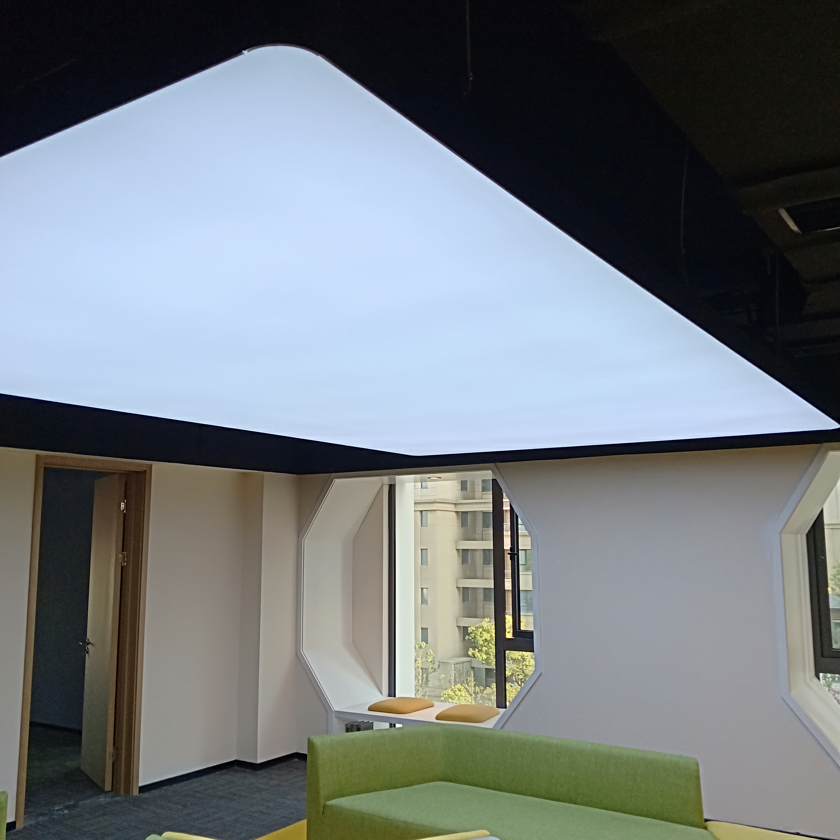 供應(yīng)軟膜天花適用場所與優(yōu)異性能和軟膜天花產(chǎn)品技術(shù)產(chǎn)數(shù)