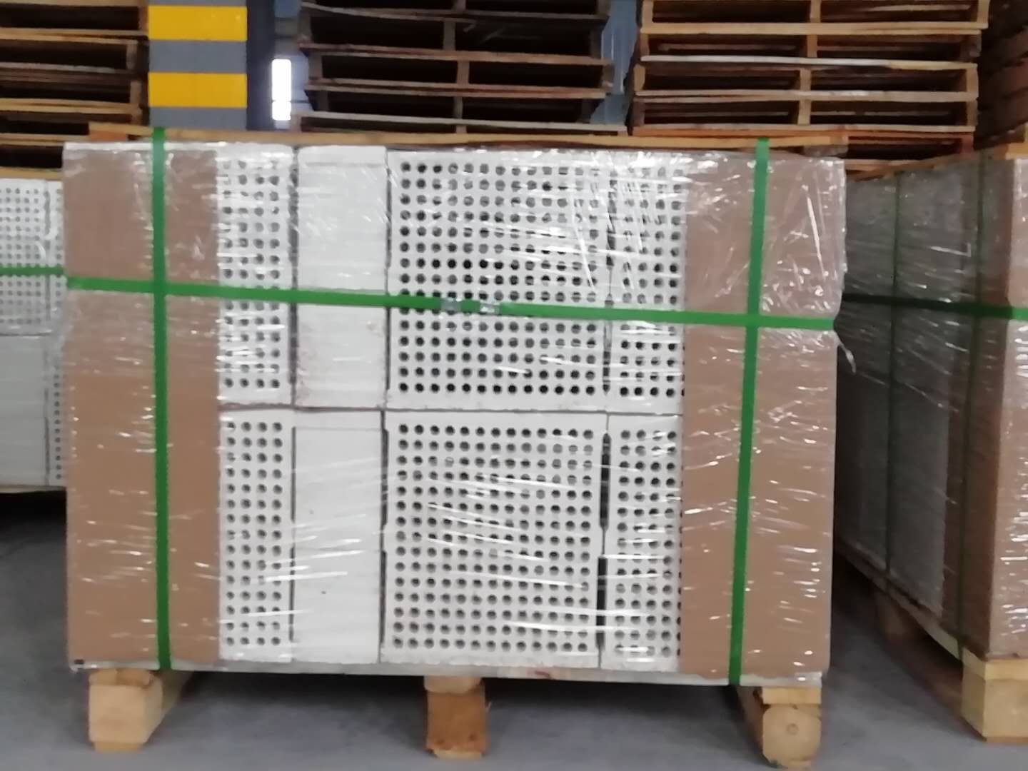 專業(yè)生產(chǎn)擋火磚/擋板磚